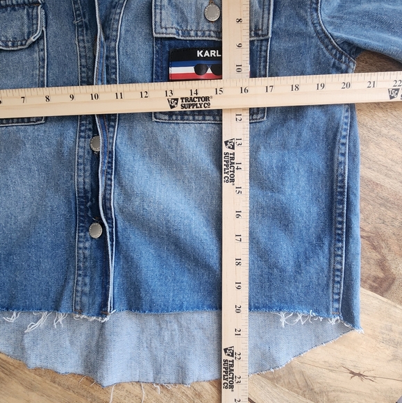 Karl Lagerfeld Paris Jean Denim Jacket Shirt Shacket Raw Hem Cut Off (NWOT) - Picture 15 of 15